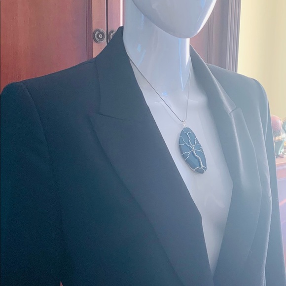 Gorgeous blue Agate stone slices pendant necklace with silver tone metal strings - Picture 5 of 8